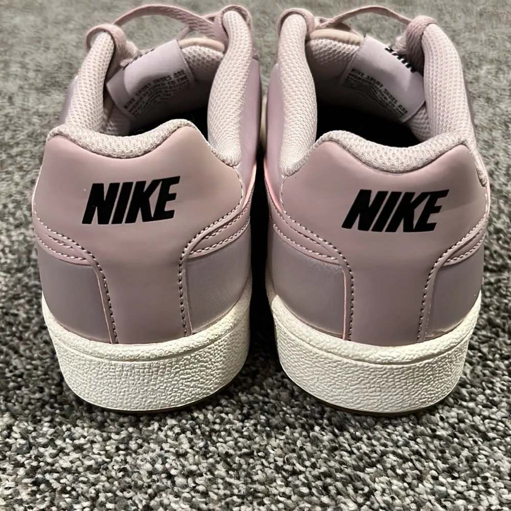 New NWT Rose Gold Nike Sneakers sz 8.5 - Picture 3 of 7